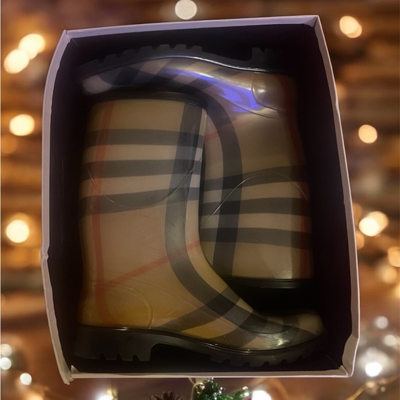 The Burberry Nova Check Plaid Rubber rain boots. - Picture 3 of 11